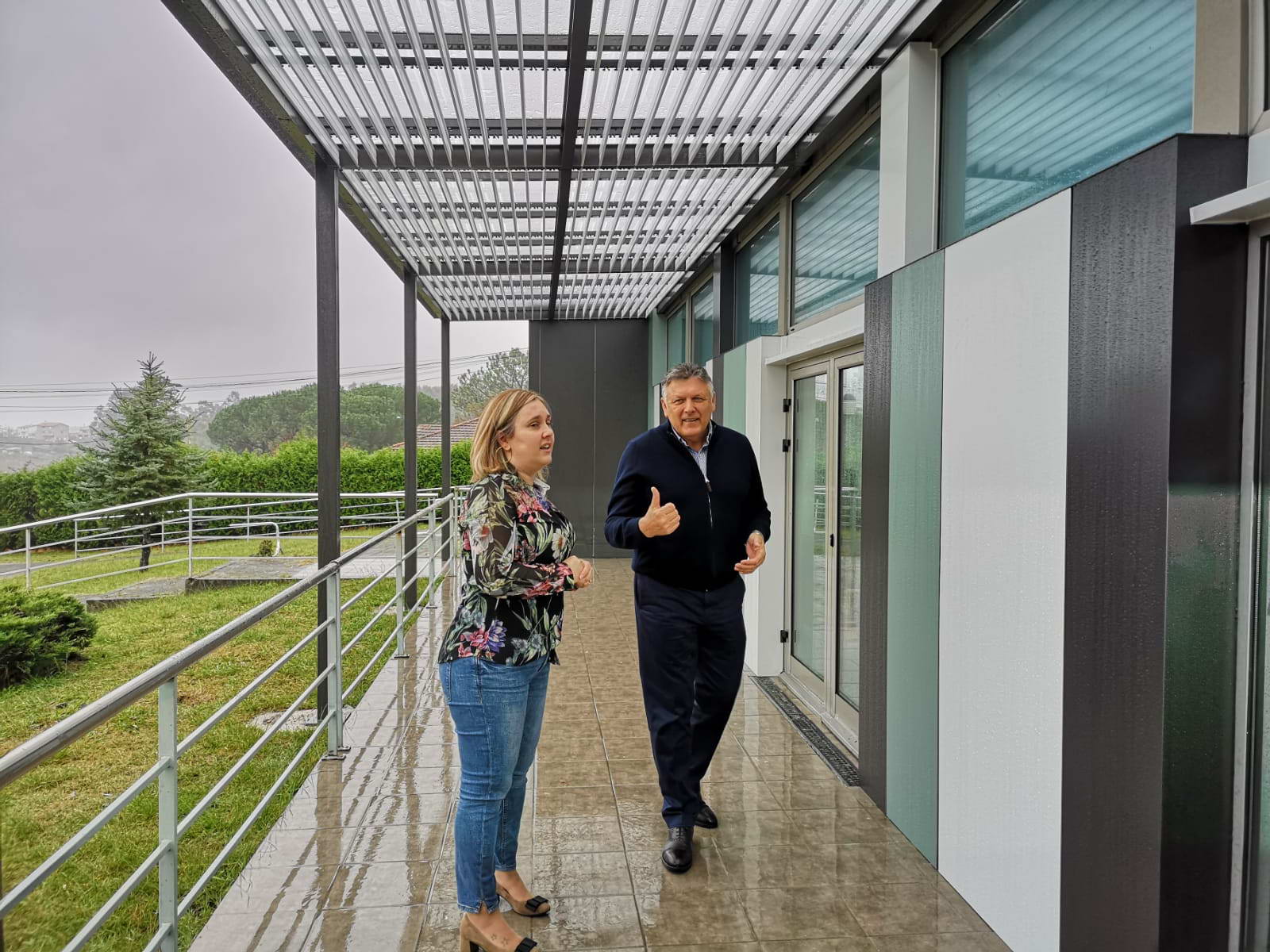 Telmo Martín e Silvia Freire estiveron no Centro de Día municipal para dar a coñecer as obras de mellora das instalacións