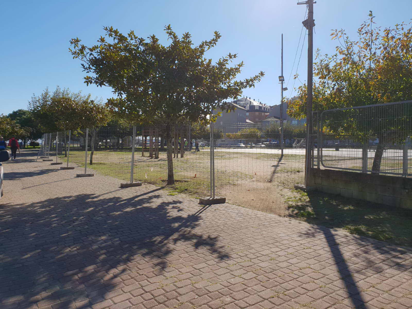Ayer comenzaron las obras de reforma integral de la zona deportiva del parque Espiñeiro de Portonovo
