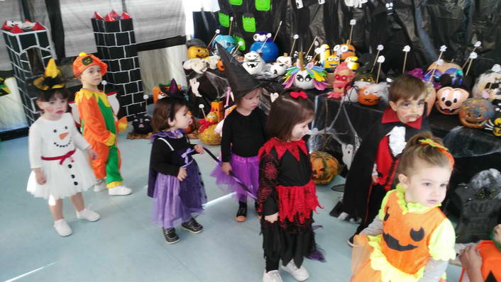 Las escuelas infantiles municipales celebraron el Samain con un concurso de calabazas y una fiesta de disfraces