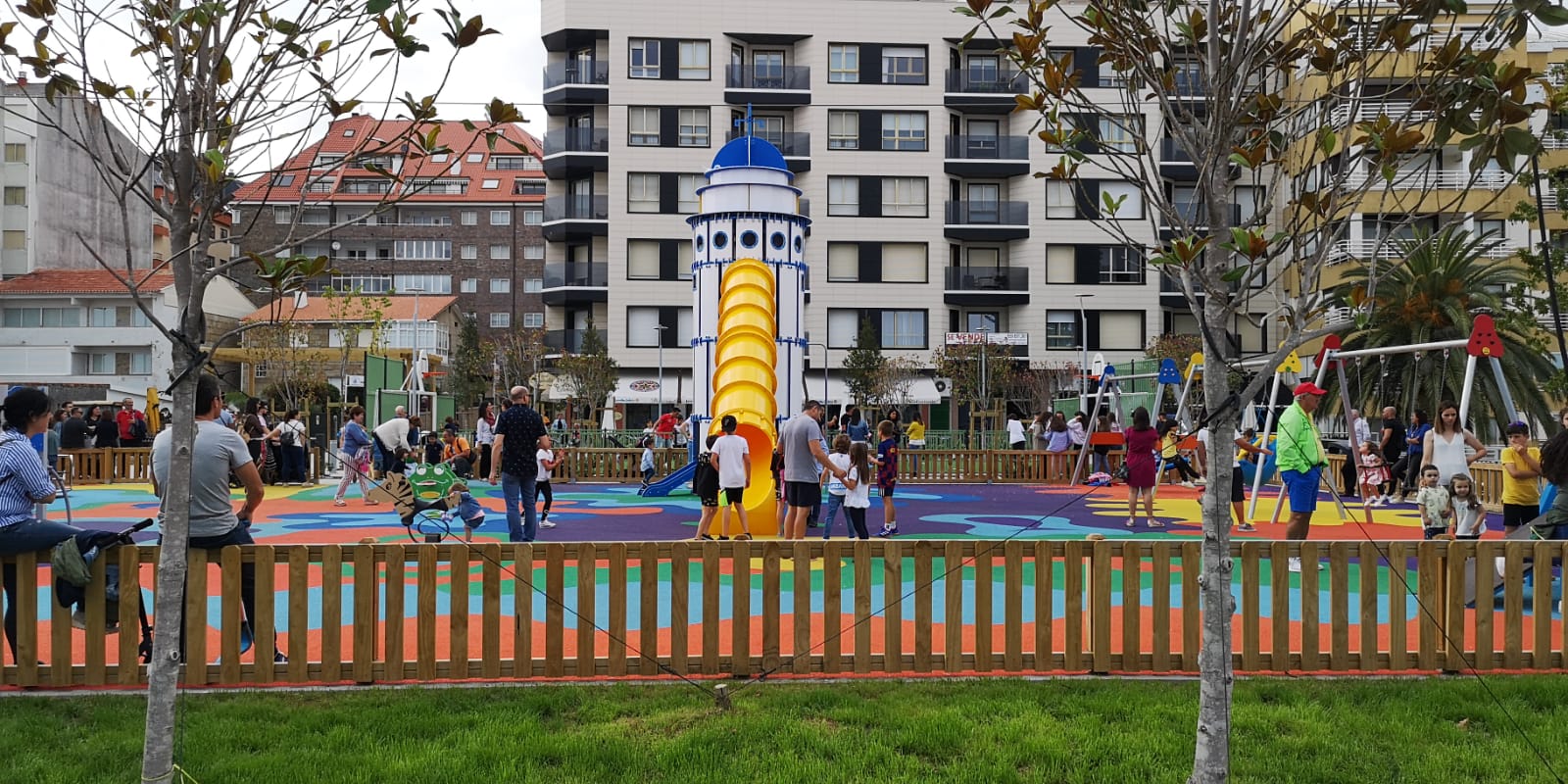 O Concello organiza unha festa infantil trala conclusión da mellora do parque Panadeira