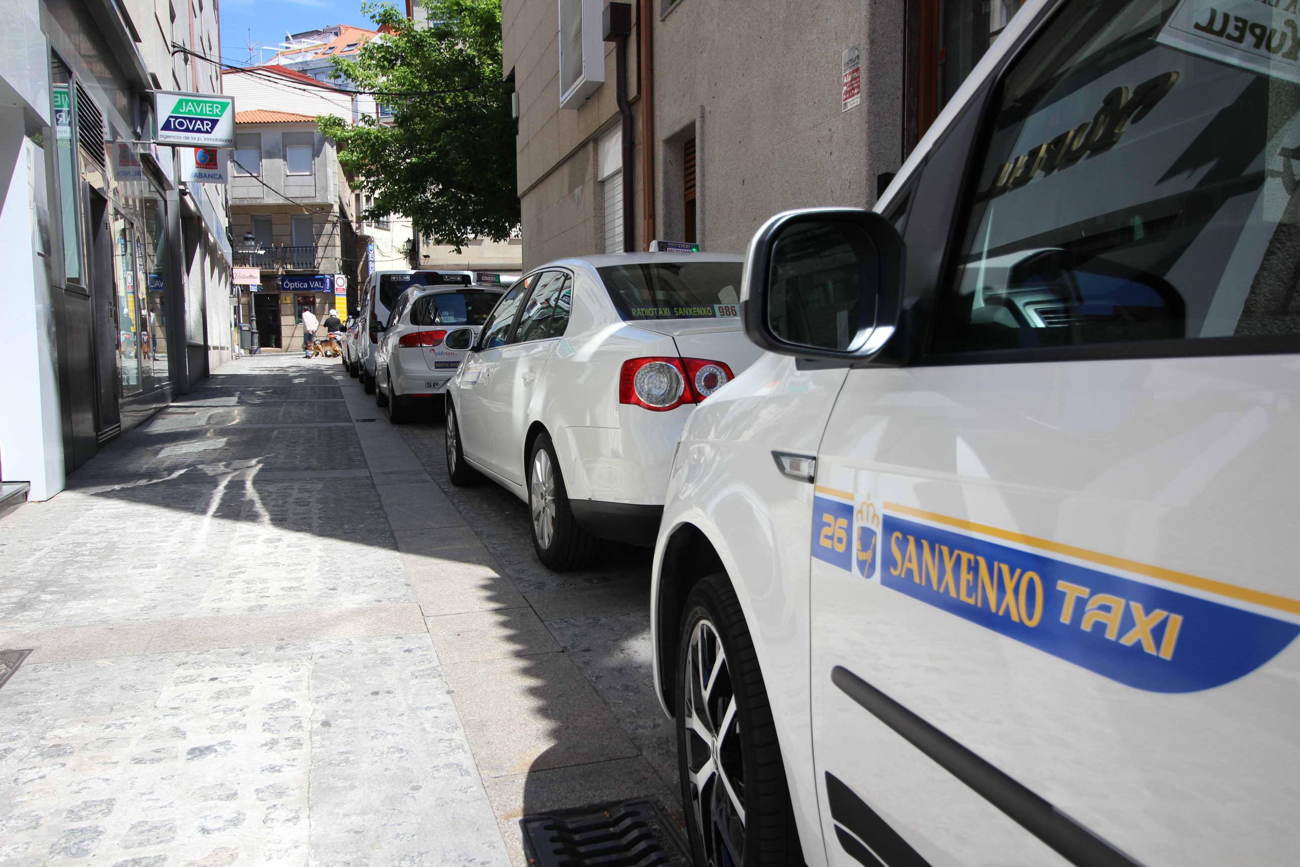 O goberno substitúe a parada de taxis da Rúa San Isidro por outras dúas paradas na Rúa Luís Vidal Rocha e na Rúa Cesteiros