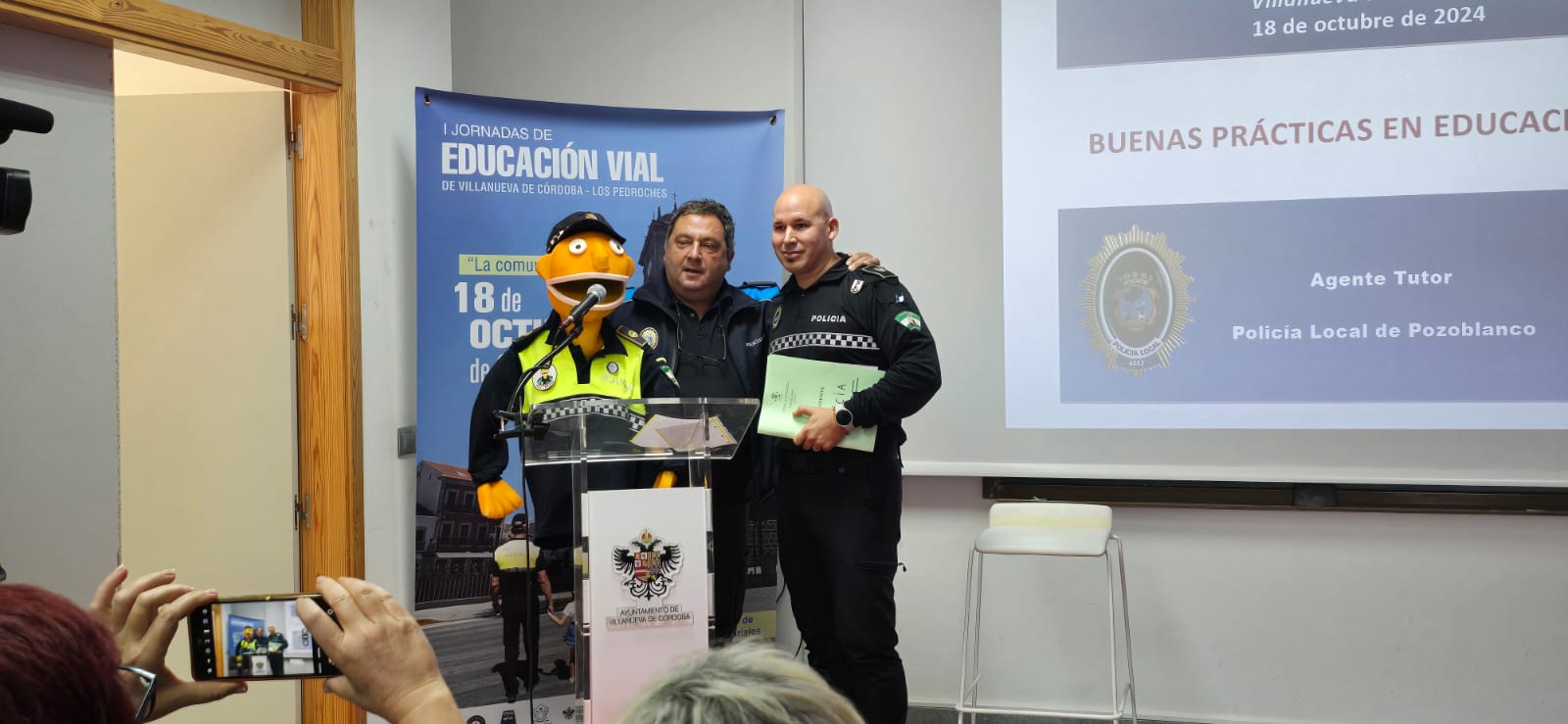 EL POLI PACO PARTICIPA EN UNAS JORNADAS DE EDUCACIÓN VIAL EN VILLANUEVA DE CÓRDOBA