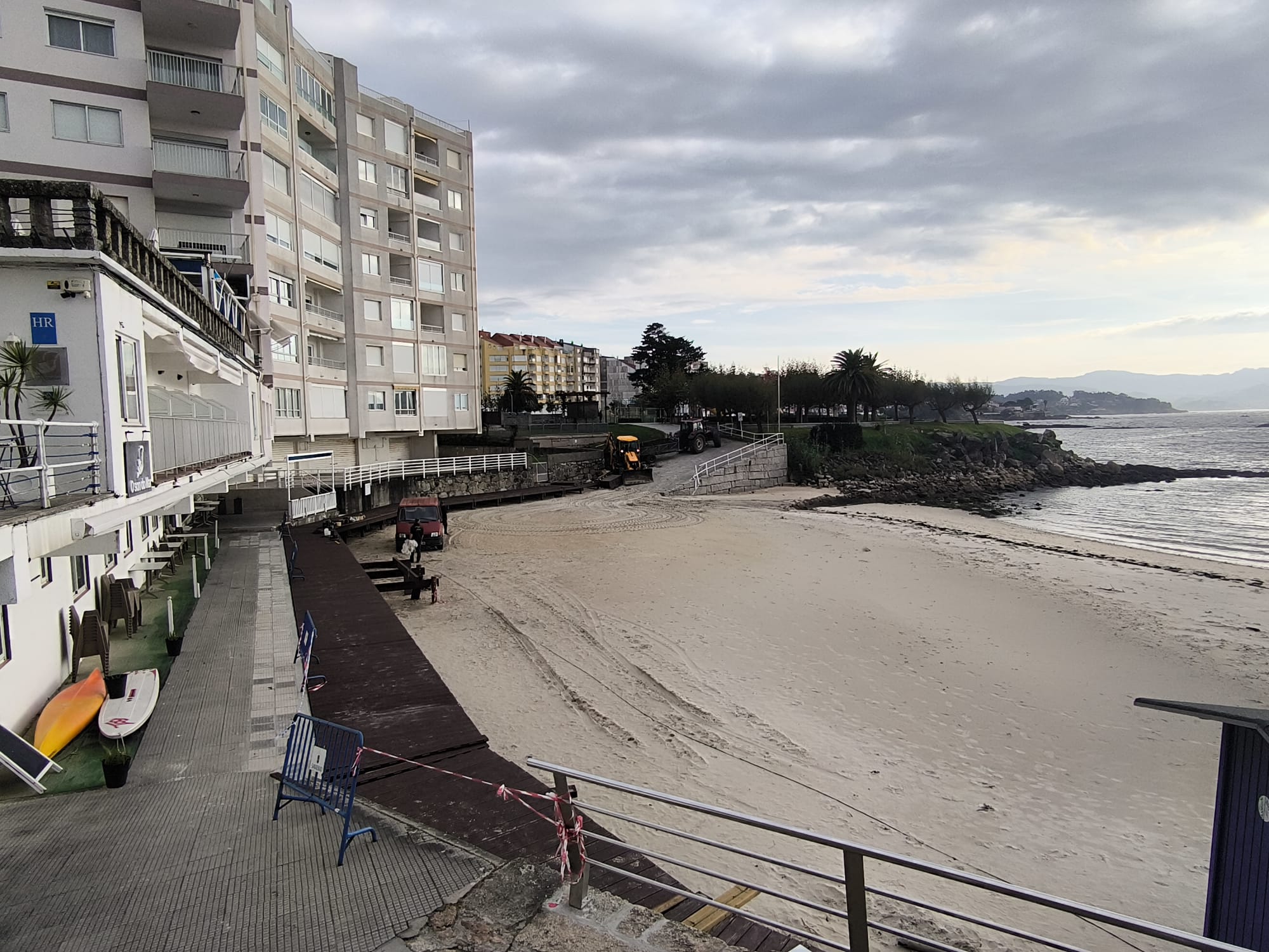 LA NUEVA PASARELA INSTALADA EN LA PLAYA DE PANADEIRA CONTARÁ CON LUCES LED