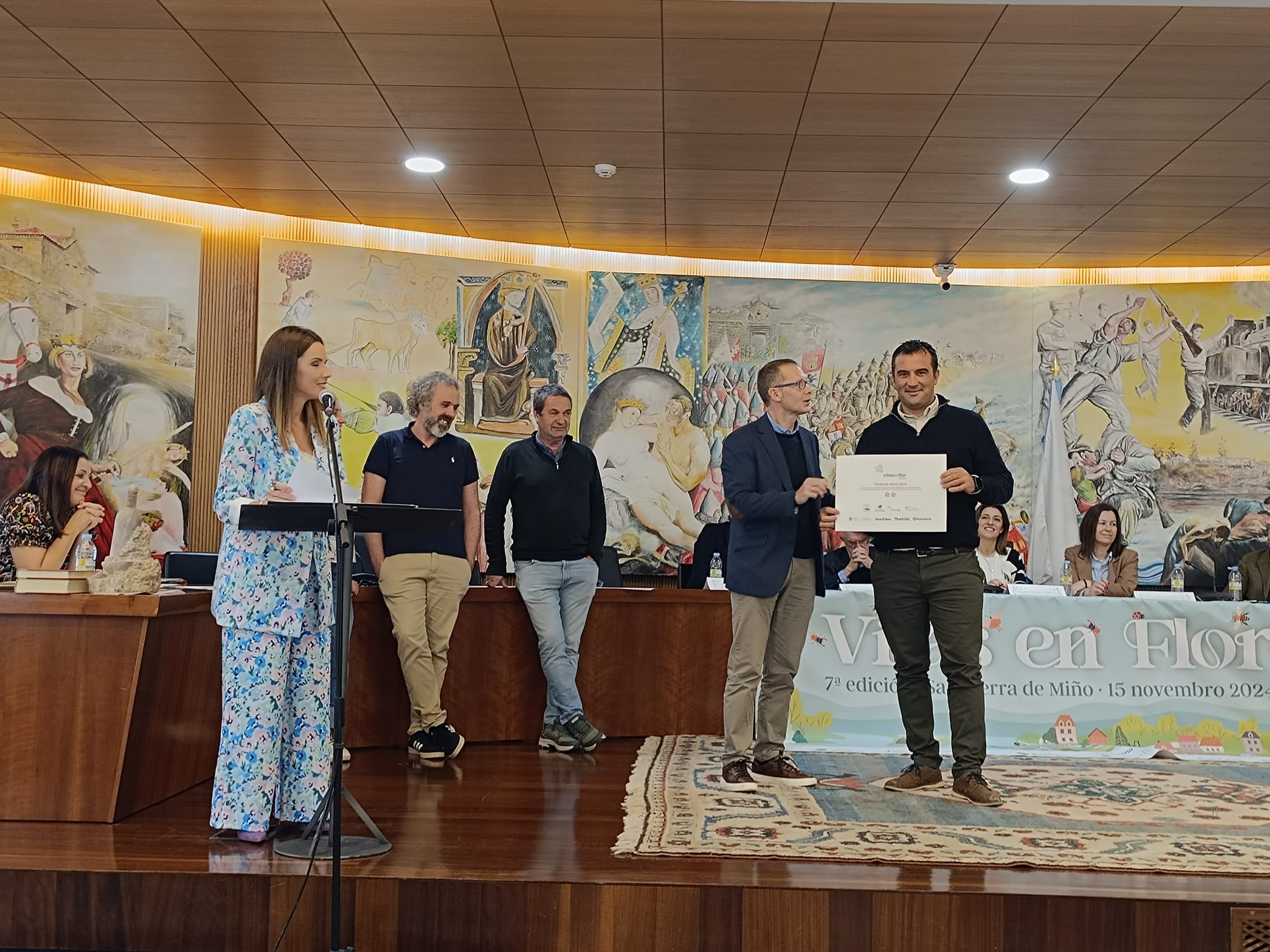 SANXENXO RECIBE DOS FLORES DE HONRA EN EL CERTAMEN VILAS EN FLOR POR SU MEJORA DE ESPACIOS VERDES URBANOS