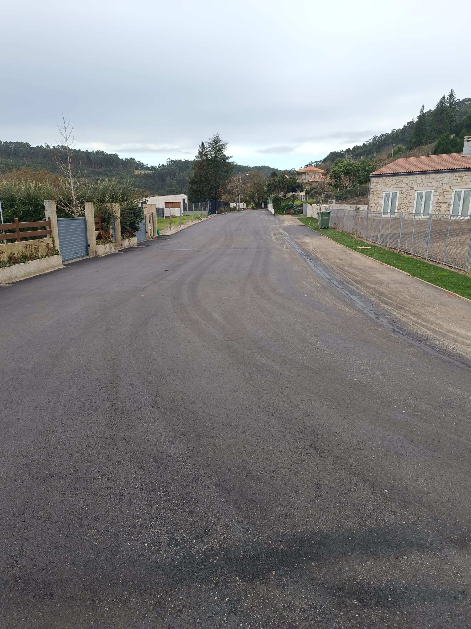 EL CONCELLO COMIENZA EL ASFALTADO DE SIETE PISTAS TRAS LAS OBRAS DE ABASTECIMIENTO Y SANEAMIENTO DEL CICLO DEL AGUA