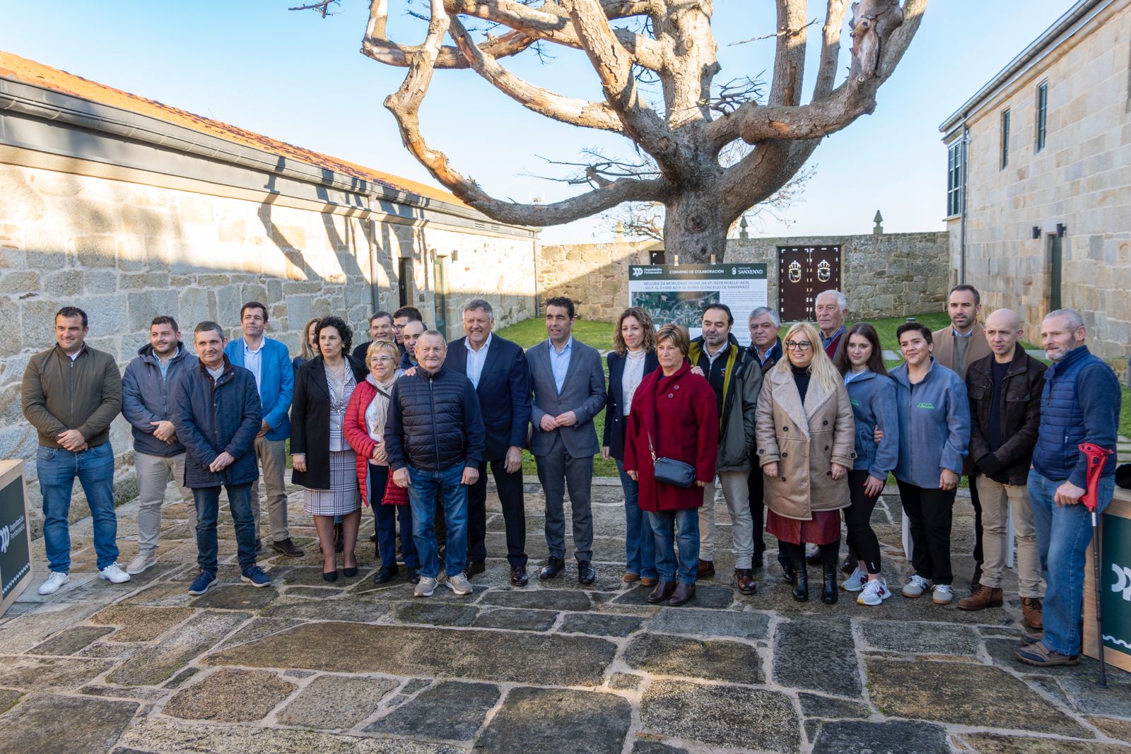 CONCELLO Y DIPUTACIÓN FIRMAN EL CONVENIO MEJORAR LA MOVILIDAD PEATONAL EN EL VIAL QUE VA DE LA IGLESIA DE NOALLA AL ANTIGUO CUARTEL