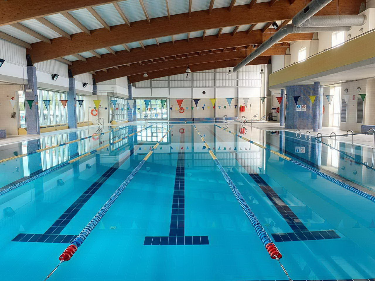 LA PISCINA MUNICIPAL DE SANXENXO REGISTRÓ 121.265 ACCESOS DURANTE 2024, UN 5% MÁS QUE EN 2023