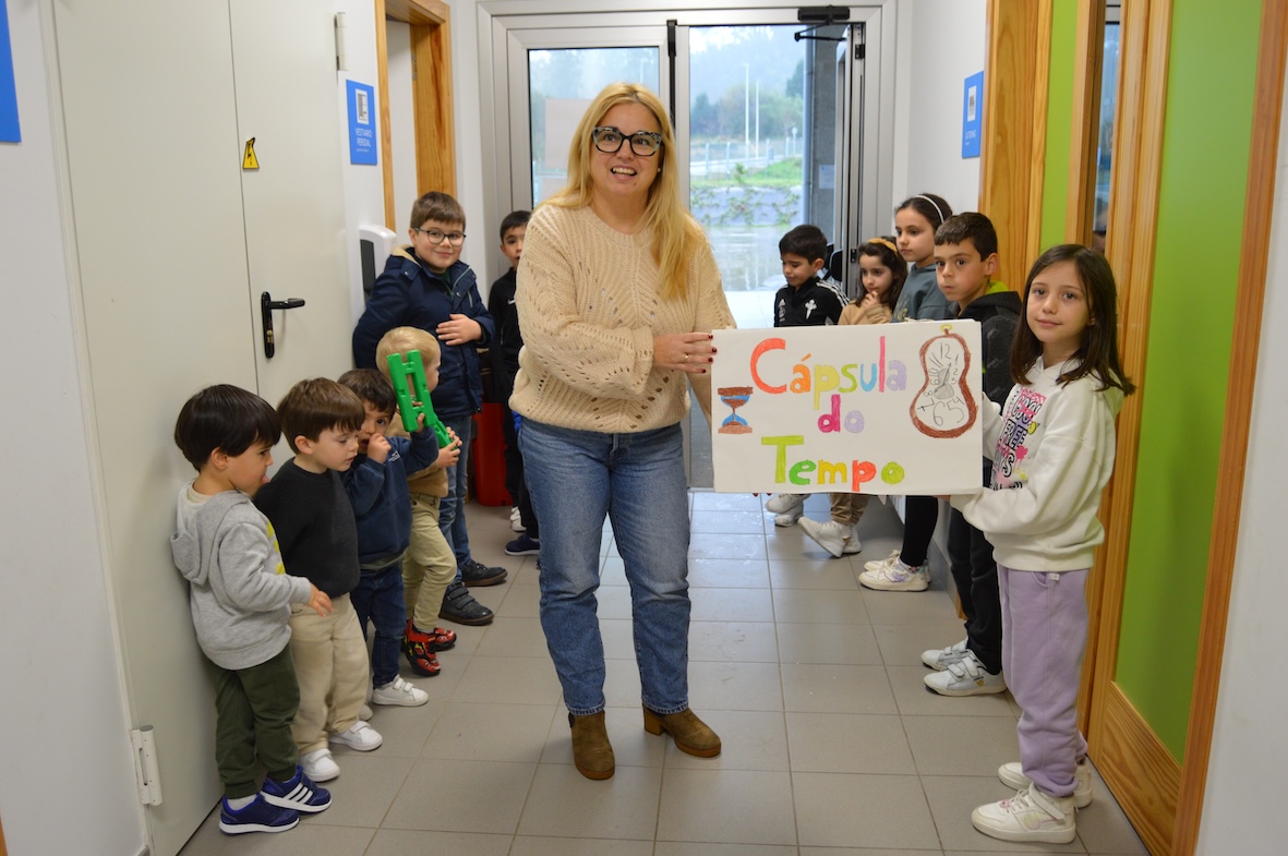 LA LUDOTECA DE LA ANPA DEL COLEGIO O CRUCEIRO ATESORA RECUERDOS NAVIDEÑOS EN UNA CÁPSULA DEL TIEMPO