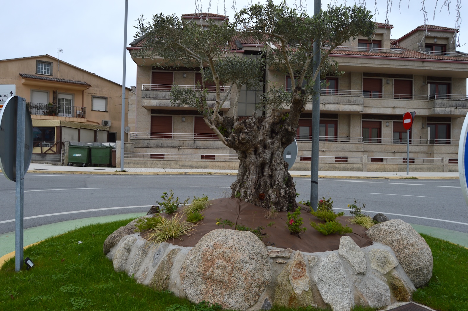 SANXENXO GANA UN NUEVA ZONA DE ESTANCIA Y DESCANSO  EN EL PASEO DOS BARCOS 