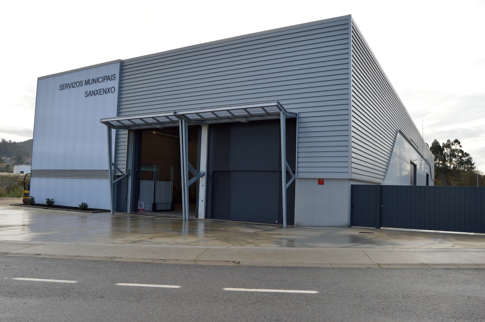 LAS ÁREAS MUNICIPALES DE OBRAS, JARDINES Y PLAYAS SE TRASLADAN A LA NUEVA NAVE DE SERVICIOS DE NANTES