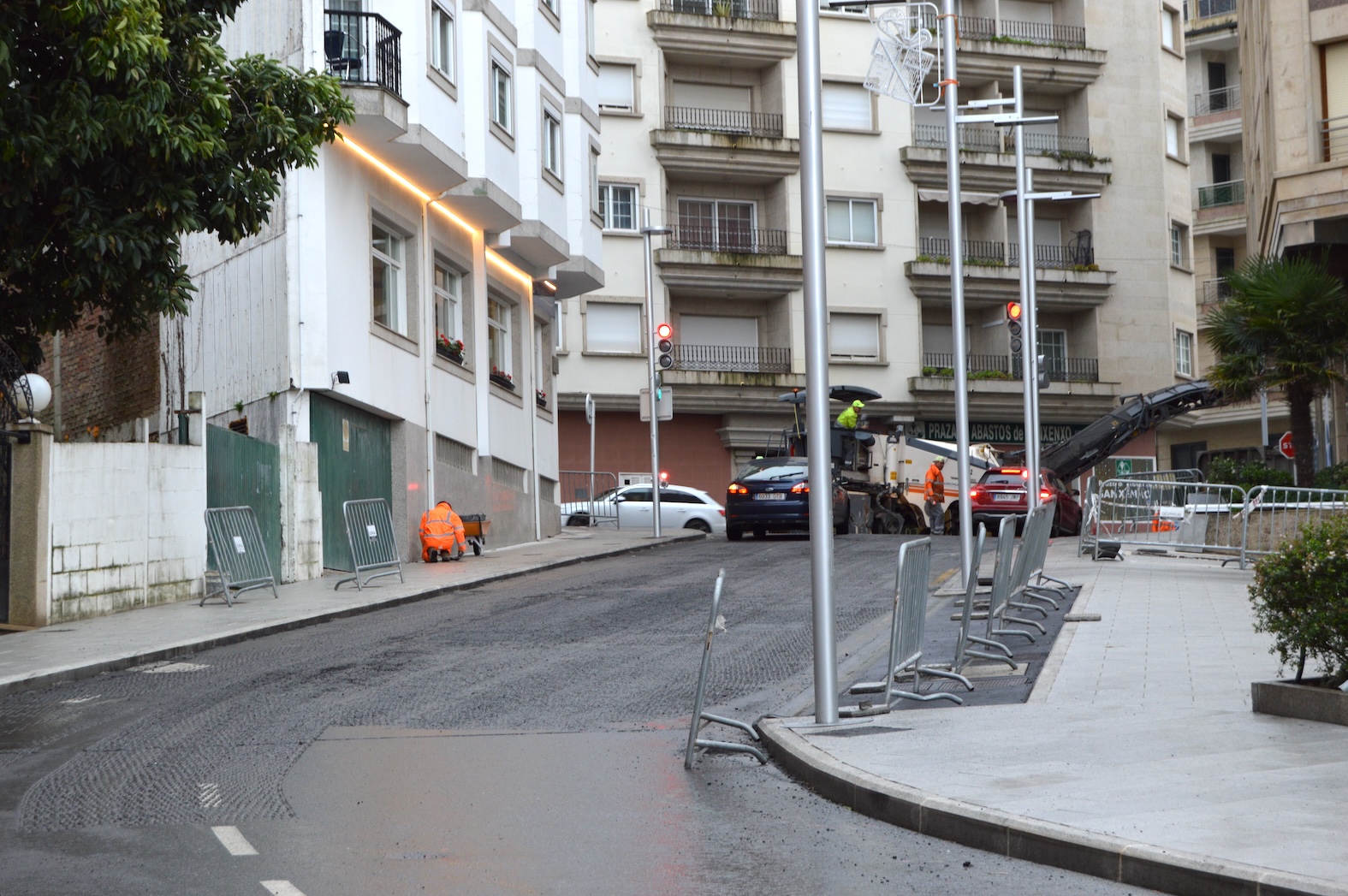 COMIENZAN LOS TRABAJOS DE FRESADO EN LA RÚA CESTEIROS Y VIÑA DA FONTE COMO FASE PREVIA A LA PAVIMENTACIÓN