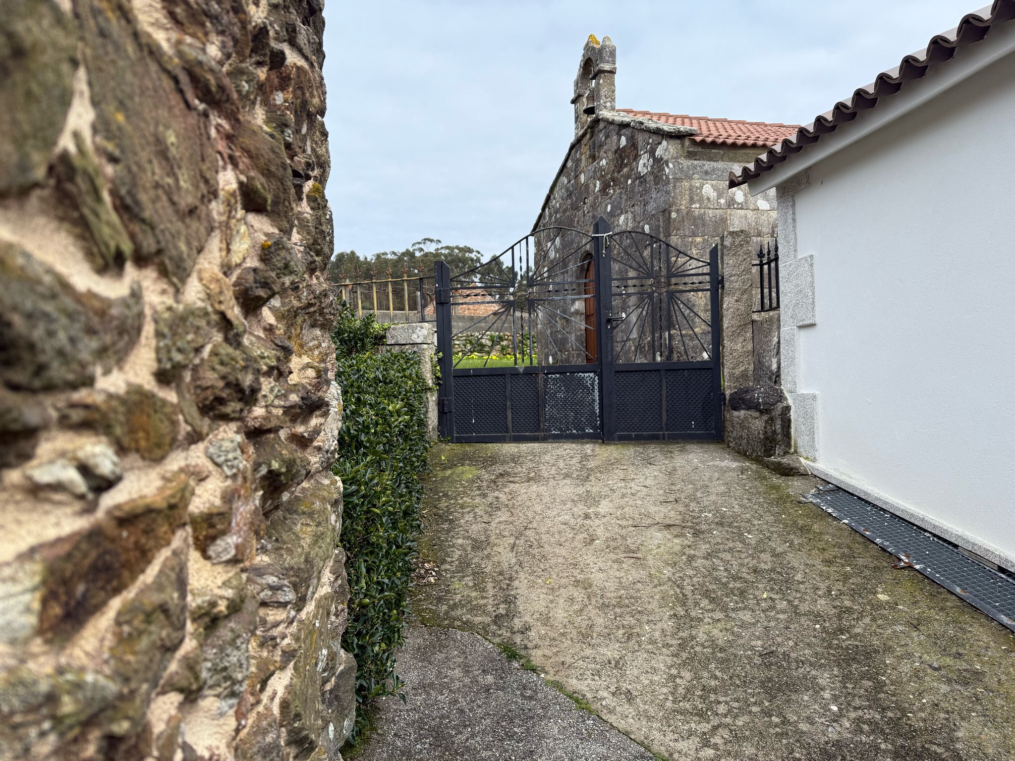 EL CONCELLO DE SANXENXO LICITA LA HUMANIZACIÓN DEL ENTORNO DE LA CAPILLA DE SAN AMARO DE ARRA