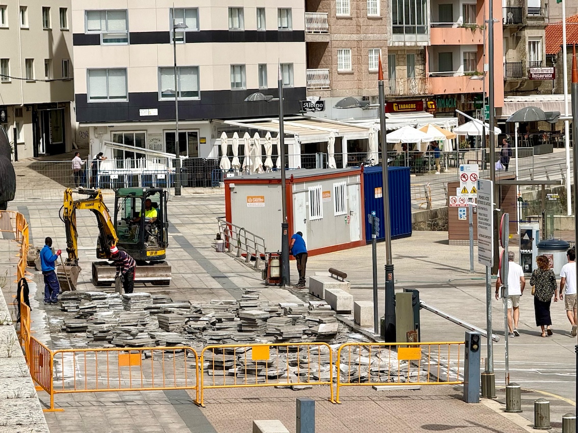 A MELLORA DO ACCESO AO PORTO PESQUEIRO DE SANXENXO OBRIGA A ACTIVAR DESVÍOS PROVISIONAIS AO PORTO E AOS GARAJES