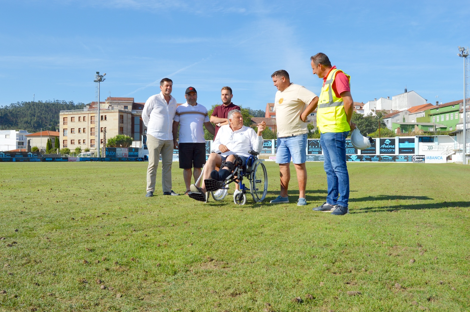 O CONCELLO INICIA A RENOVACIÓN DA ILUMINACIÓN DO CAMPO DE SAN PEDRO DE VILALONGA CUN INVESTIMENTO DE 50.000 EUROS