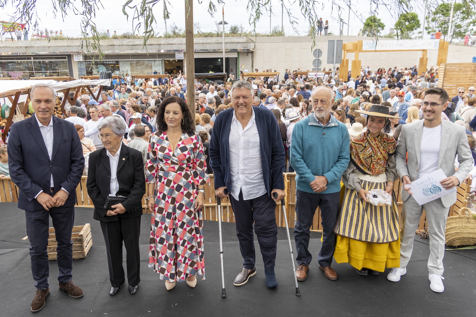LA XLIII FEIRA DA CEBOLA ABARROTA EL ENTORNO PORTUARIO PARA RENDIR HOMENAJE A MARUJA CACABELOS Y PEPE ÁLVAREZ