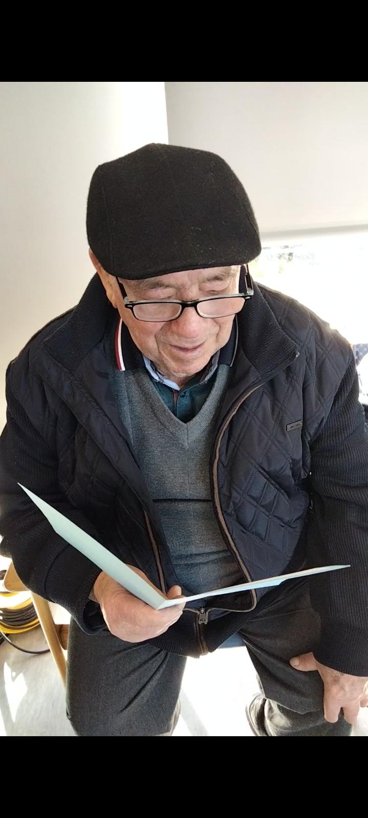 ESCOLARES DE PORTONOVO E A FLORIDA INTERCAMBIAN POSTAIS DE NADAL COAS PERSOAS USUARIAS DO CENTRO DE DÍA