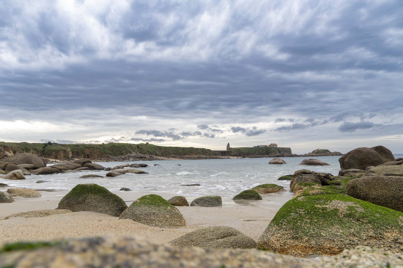 EL CONCELLO SACA A LICITACIÓN EL ACONDICIONAMIENTO ANUAL DE 23 PLAYAS POR CASI 72.000 EUROS