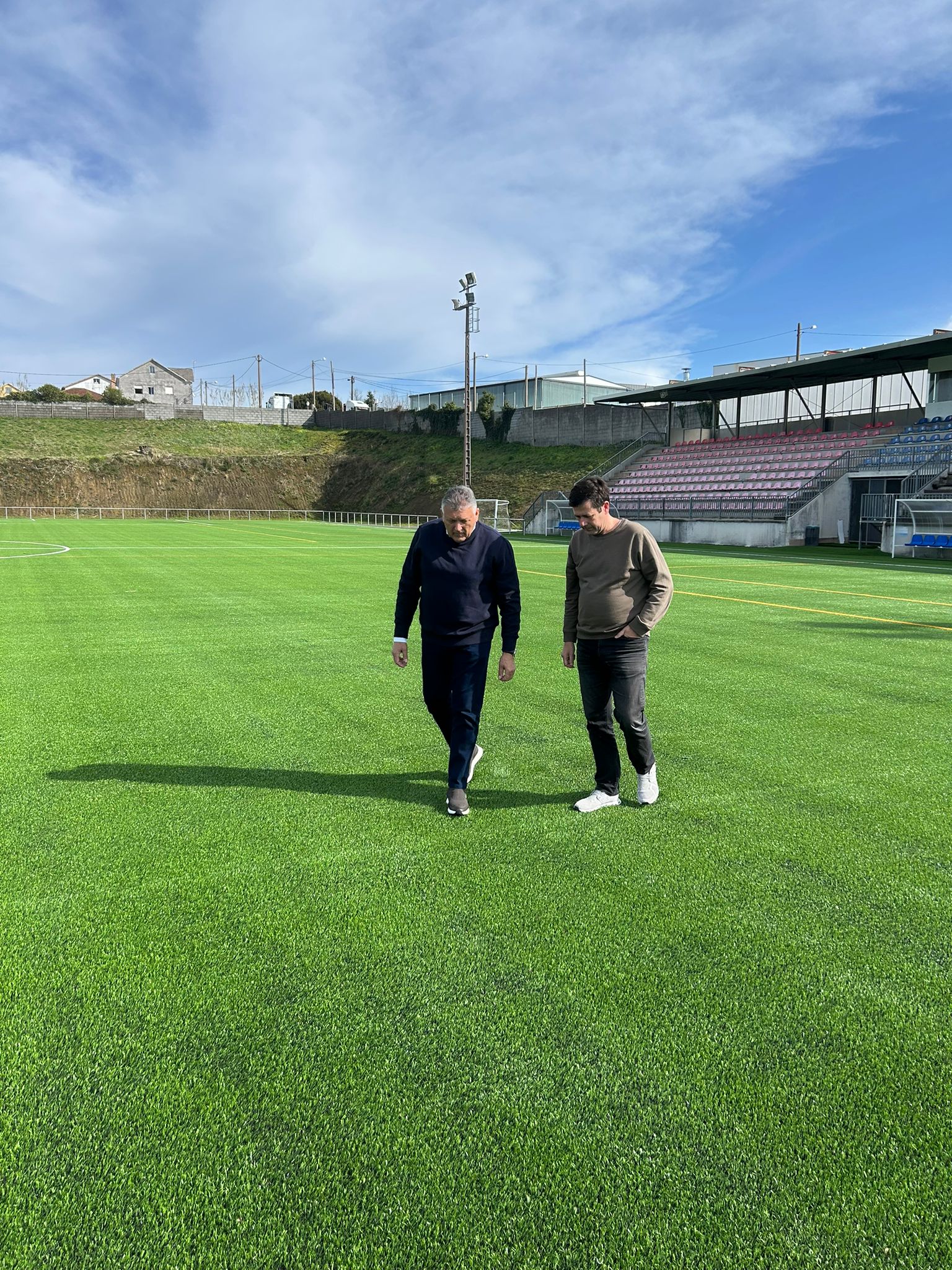  EL CONCELLO CONCLUYE LA RENOVACIÓN DEL CÉSPED DEL CAMPO DE FÚTBOL DE BALTAR Y EL SISTEMA DE RIEGO