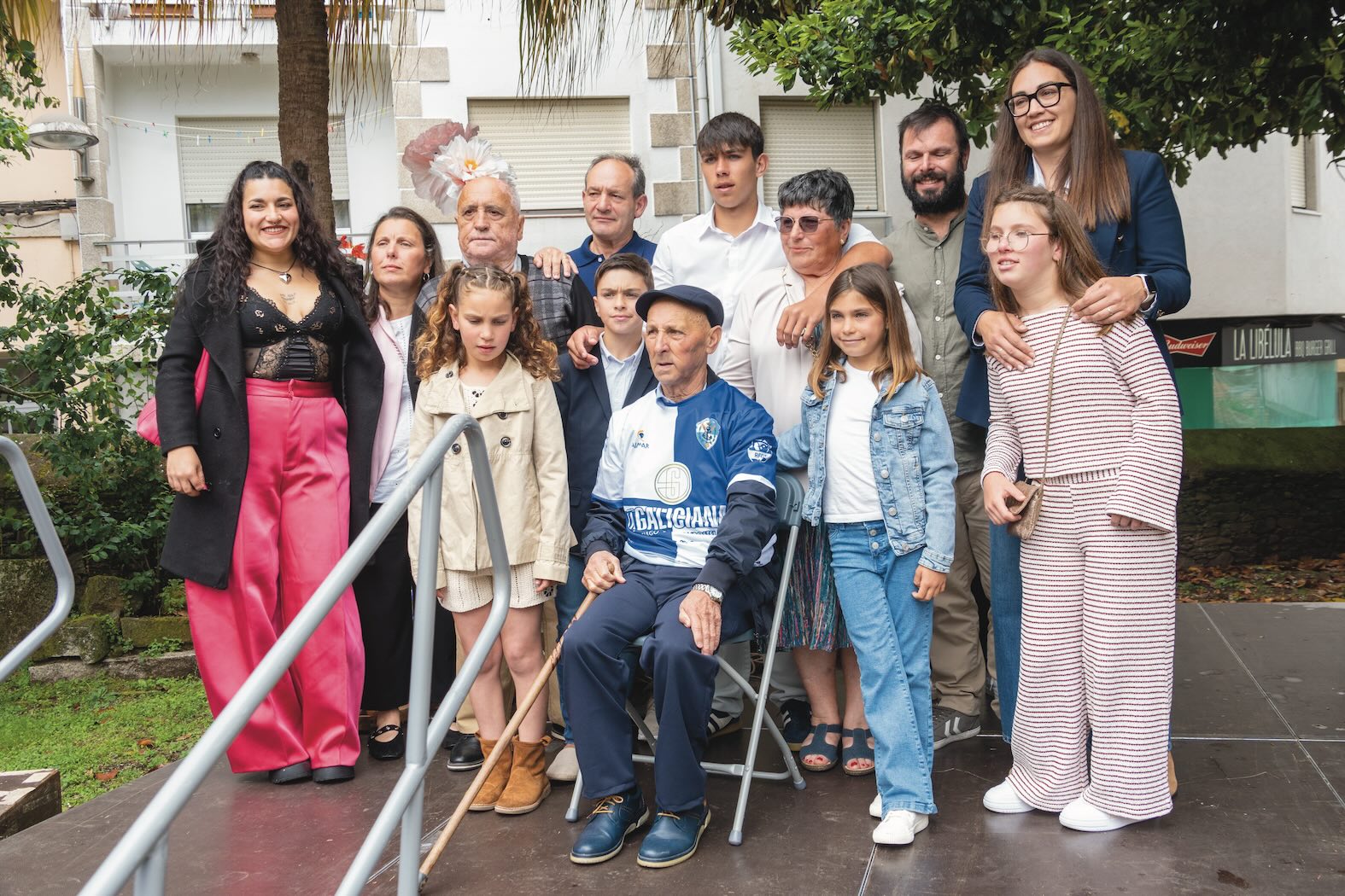PORTONOVO SE VUELCA CON ‘PECHE’ EN UN EMOTIVO ACTO DE ENTREGA DE LA RAIA DE OURO