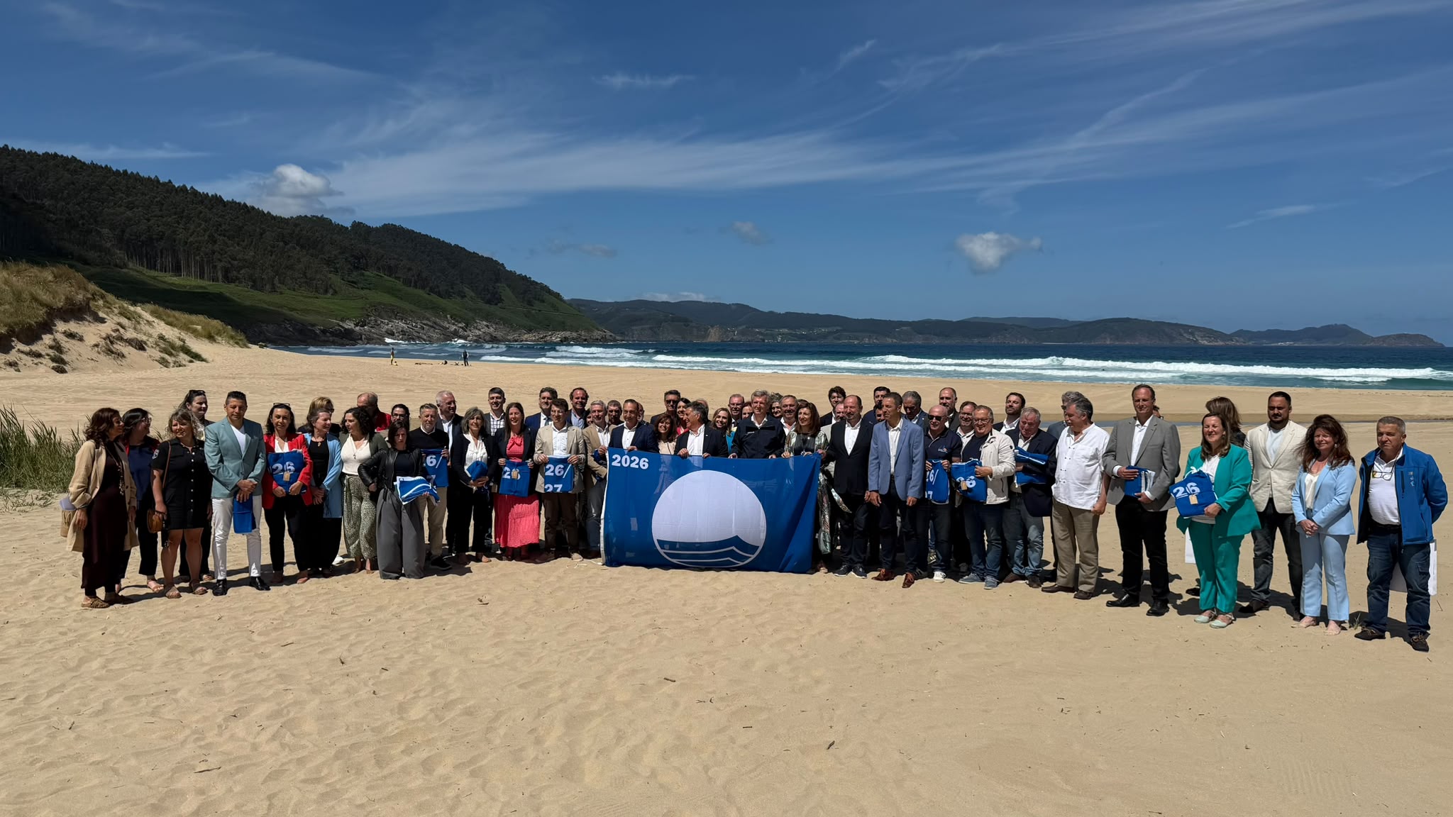 JUAN DEZA, CONCELLEIRO DE TURISMO E PRAIAS, RECOLLE EN XOVE AS 18 BANDEIRAS AZUIS