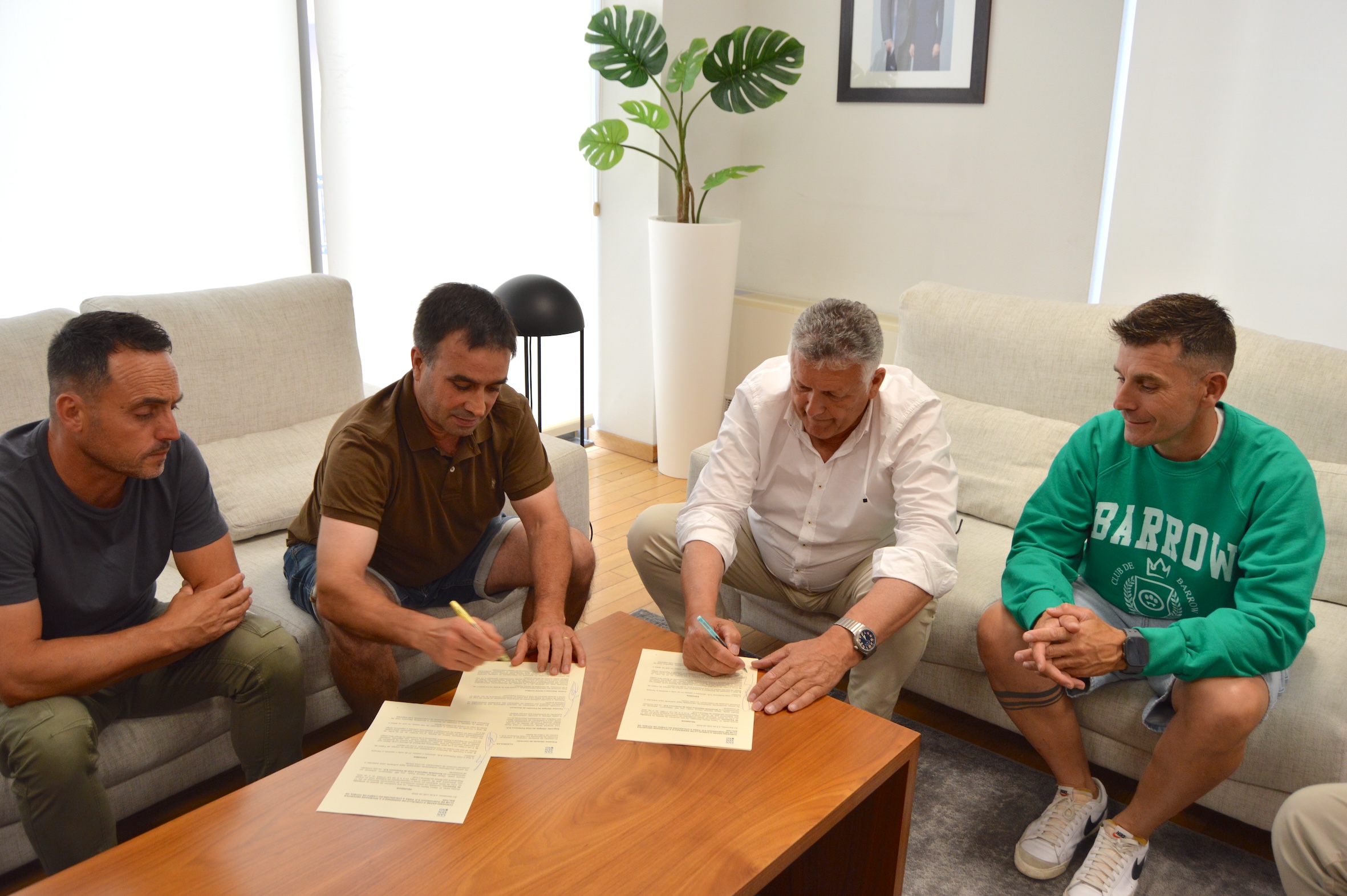 O CONCELLO ASUMIRÁ A POSTA A PUNTO DO TERREO DE XOGO DO CAMPO DO SD PORTONOVO E A MELLORA DO SISTEMA DE REGA