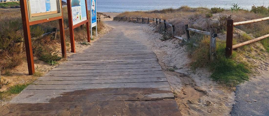 O CONCELLO RENOVARÁ A PASARELA DE ACCESO Á PRAIA DE MONTALVO PARA MELLORAR O ACCESO E PROTEXER A DUNA